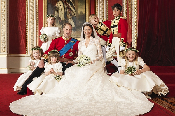 Фото №2 - Королевская свадебная традиция, которую нарушили бунтарка Меган Маркл и даже любимица Елизаветы II Кейт Миддлтон