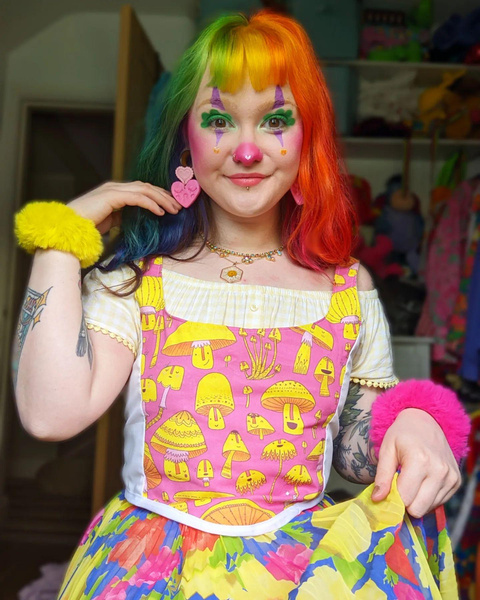 Стиль твоего бывшего: clowncore — новая модная эстетика из TikTok, которая точно вылечит от плохого настроения