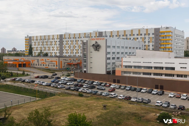Медики уверяют: жизни пострадавшей женщины ничего не угрожает | Источник: Алексей Волхонский / V1.RU