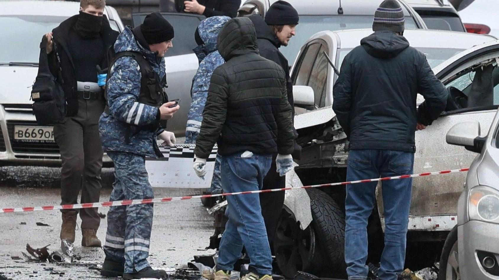 «Дом так тряхануло». Что происходит на месте взрыва в Москве, где погиб генерал: фото