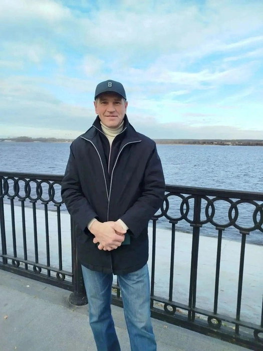 Евгений Коротков прогуливался вдоль Камы и увидел, что в воду упал мальчик | Источник: СвЖД / t.me