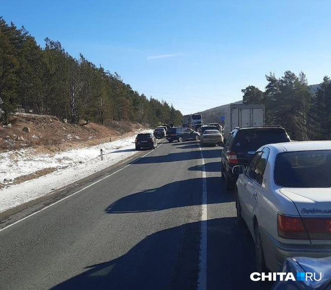 Пробка растянулась длинная | Источник: очевидец