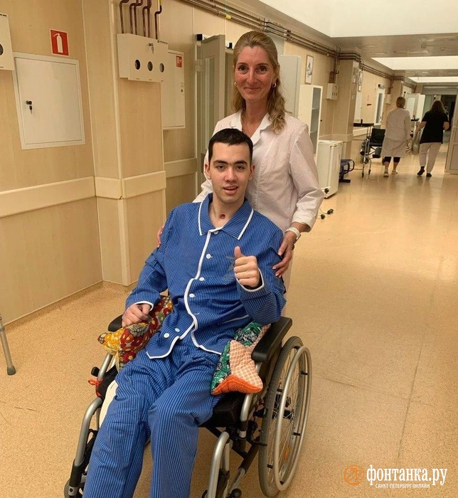 Уже через три недели она заново стала учить его пить и есть. С ложечки. Разумеется, после консультаций с неврологом | Источник: предоставлено Марией и Семеном