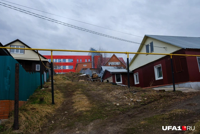 Красное здание газового гиганта | Источник: Булат Салихов / UFA1.RU
