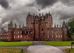 Дом с привидениями: 6 самых мистических замков Великобритании