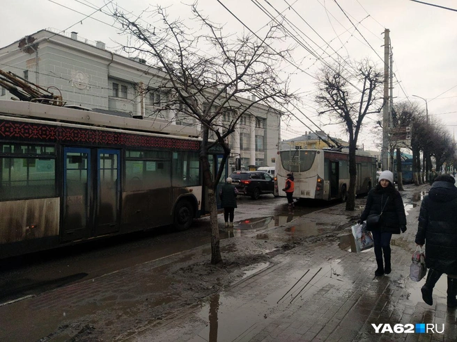 В центре Рязани остановились троллейбусы | Источник: читательница YA62.ru