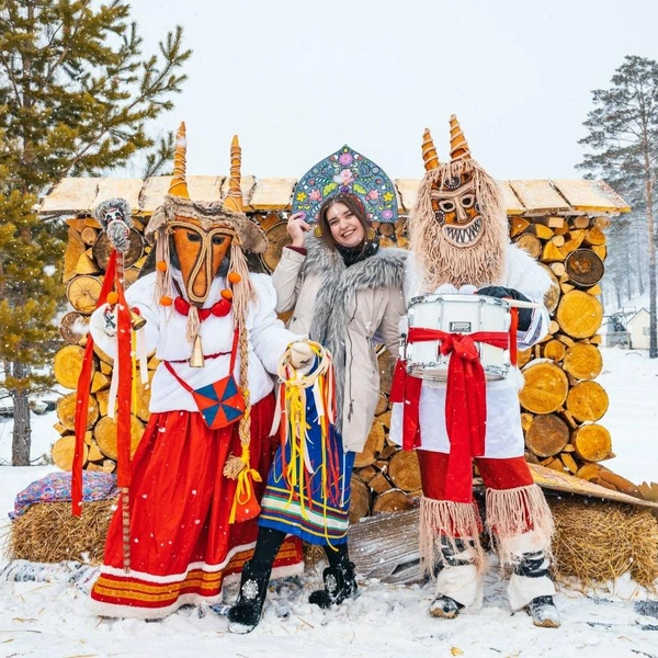 В программе праздника — молодецкие забавы, хороводы, игры и танцевальные номера | Источник: горнолыжный комплекс «Ключи»