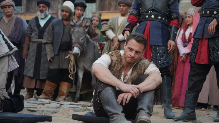 Рожденные в СССР ошибаются чаще всех: расположите эти 5 событий правильно | Источник: Кадр из фильма «Холоп»