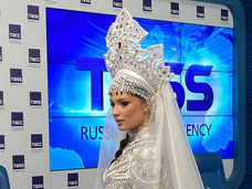 Перед вами Царевна-Лебедь! Маргарита Голубева покорила жюри «Мисс Вселенной» на показе национального костюма