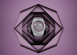 Hublot представил новинки Big Bang Sang Bleu в трендовых тонах