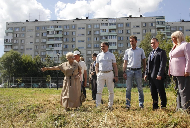 Мэр и председатель Горсовета приехали посмотреть на новую набережную | Источник: Стас Соколов / NGS.RU