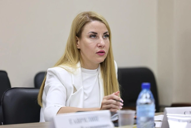 Чиновники официально заявили: внедрение платных парковок пока что замедлилось | Источник: Алексей Волхонский / V1.RU