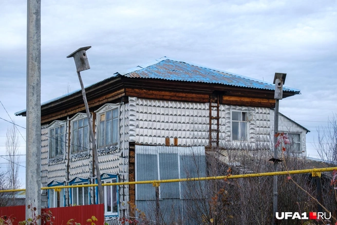 Защищает дерево от влаги, но не помогает удержать тепло | Источник: Булат Салихов / UFA1.RU