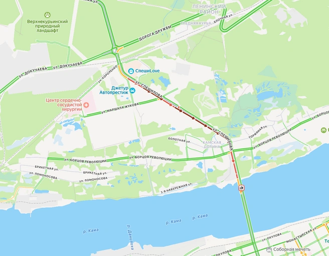 Улица Спешилова окрасилась в красный и даже тёмно-бордовый цвета | Источник: «Яндекс Карты»