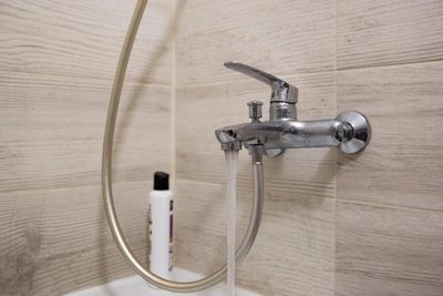 Чем отмыть известковый налет в ванной: методы эксперта