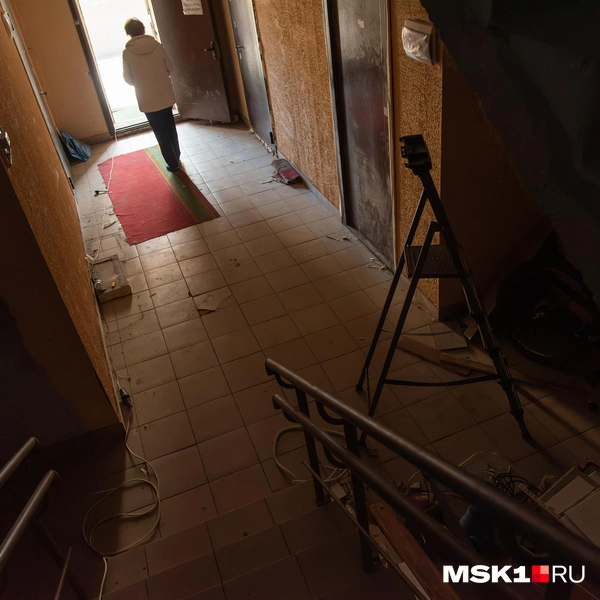 В коридоре разруха и слои строительной пыли | Источник: Дарья Шутова / MSK1.RU