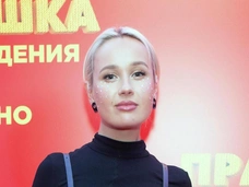 Клава Кока переживает за бойфренда: «Не завидую ему. Пишут, у нас все не по-настоящему, контракт»