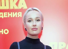 Клава Кока переживает за бойфренда: «Не завидую ему. Пишут, у нас все не по-настоящему, контракт»