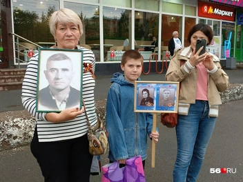 «Бессмертный полк шагает по стране. Не все смогли дожить до дня Победы» | Источник: Владислав Митрошин / 56.RU