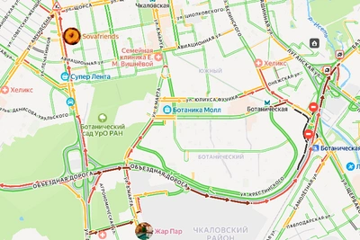 ДТП с большегрузом парализовало движение на Объездной в Екатеринбурге