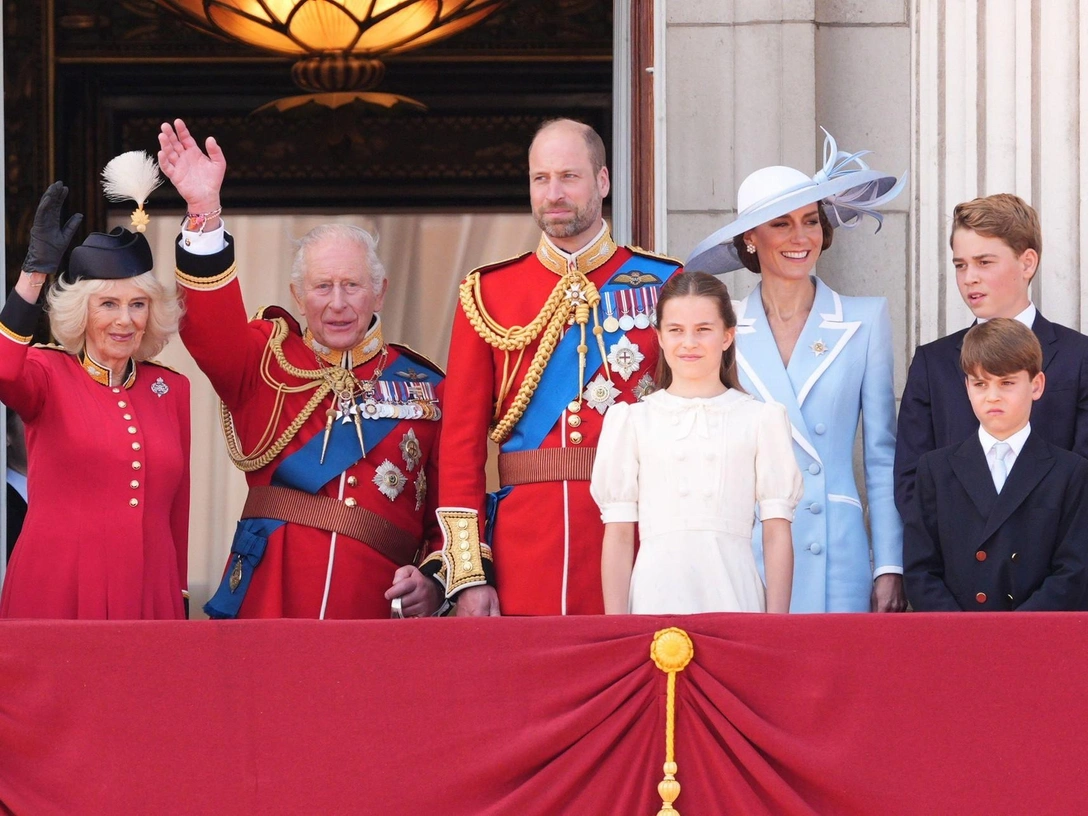 Повзрослевший принц Луи и нежный образ Кейт Миддлтон: яркие моменты Trooping the Colour 2026 | marieclaire.ru