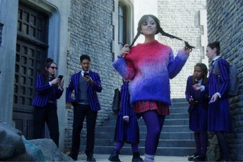 Таскмаскинг, аура-фарминг и кулкейшен: 10 новых слов зумеров — учите прямо сейчас, чтобы не стать скуфом