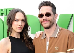 У Пита Дэвидсона родилась дочь — кажется, голливудский шутник и плейбой повзрослел