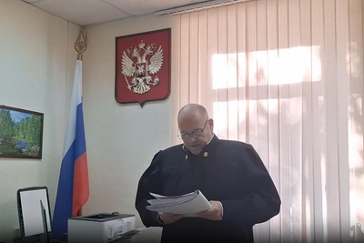 У инспектора из кортежа губернатора изъяли 8,9 млн рублей