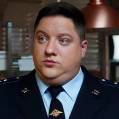 Маленькая дочь Романа Попова поддержала свою маму на похоронах: в Москве простились со звездой сериала «Полицейский с Рублевки»