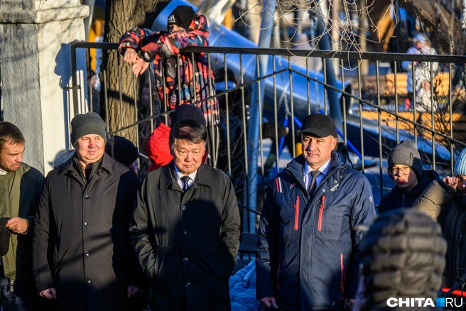 Председатель заксобрания Забайкальского края Юрий Кон и глава Ингодинского района Михаил Шибаев на церемонии открытия | Источник: Олег Фёдоров / CHITA.RU