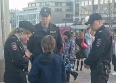 10-летний школьник был задержан полицией за чтение Гамлета в центре Москвы