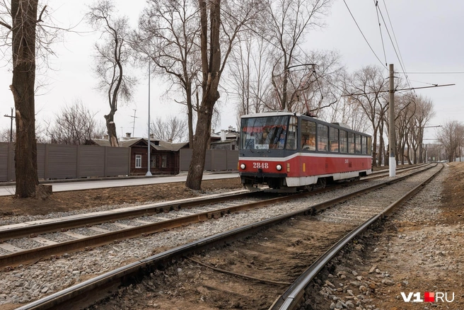 По словам местных жителей, во время визита губернатора по Пугачевской пускали только «красивые трамваи» | Источник: Алексей Волхонский / V1.RU