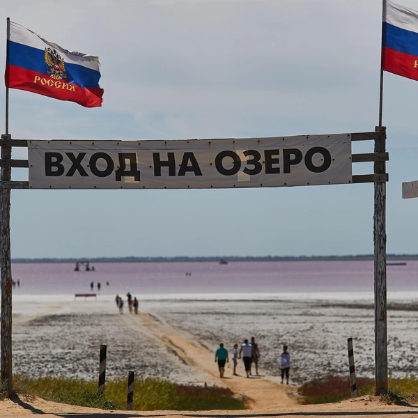 У озера обустроили ярмарку | Источник: Александр Ощепков / NGS.RU