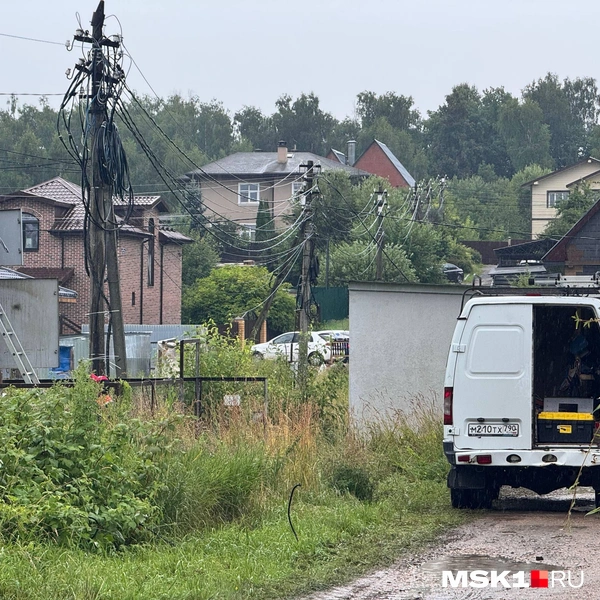 К улице, которая пострадала больше всего, съехались электрики и газовщики | Источник: MSK1.RU