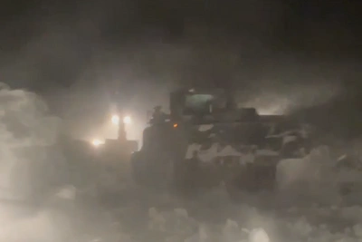 Туристов вызволяют из снежного плена в Териберке