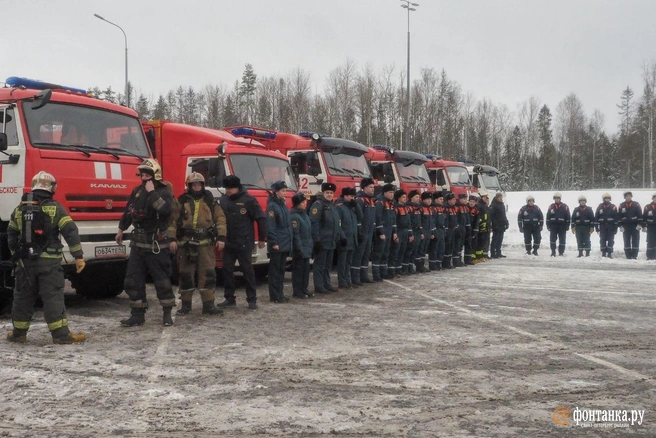 На трассе М-11 сажали вертолет и разгребали тысячную пробку. Этого требовала легенда | Источник: Михаил Огнев/«Фонтанка.ру»
