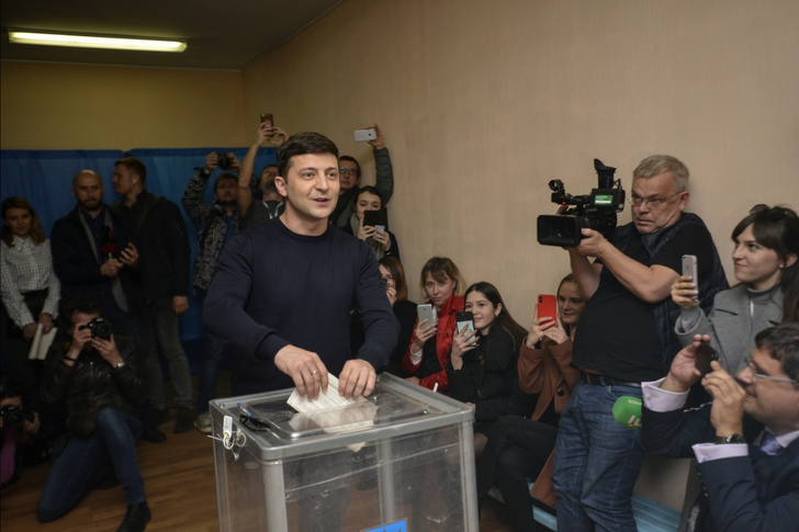 Владимир Зеленский прошел во второй тур выборов президента Украины