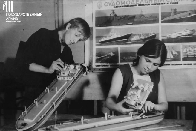 Студенты училища в судомодельной мастерской. Пермь, начало 1970-х | Источник: Государственный архив Пермского края