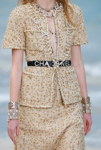 Босиком по песку: грандиозное шоу Chanel SS 2019 на пляже