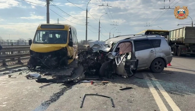 Кресла просто вырвало. Больше 10 человек пострадали в ДТП в Ярославле, смотрите жёсткие фото