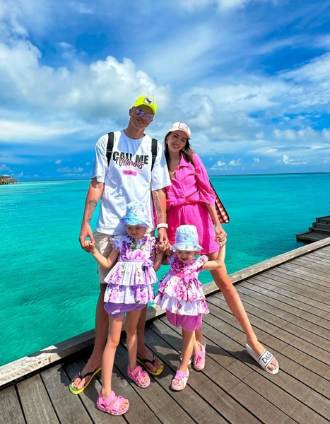 Пара давно вместе, но иногда Дмитрия обвиняют в неверности