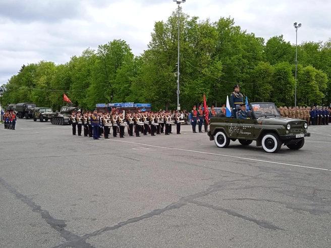Парад Победы прошел в Ульяновске на Соборной площади | Источник: Дмитрий Сильнов / 173.RU