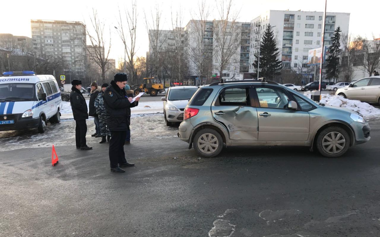 Резко сдал назад и разбил чужую машину»: на Восточной вор угнал авто прямо  на глазах у владелицы - 8 февраля 2018 - Е1.ру