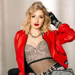 Кто такая Александра Романова — новая солистка группы «Воровайки»