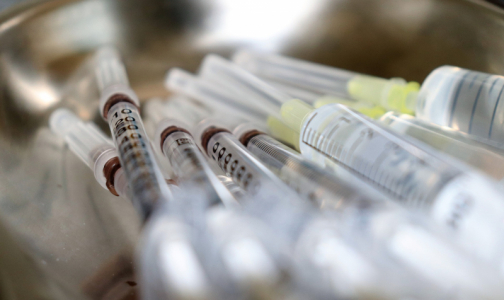 Петербургские ученые набирают добровольцев для испытаний вакцины от коронавируса