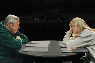 В Сети появились первые кадры с репетиций Ефремова в театре — билеты разлетелись как горячие пирожки