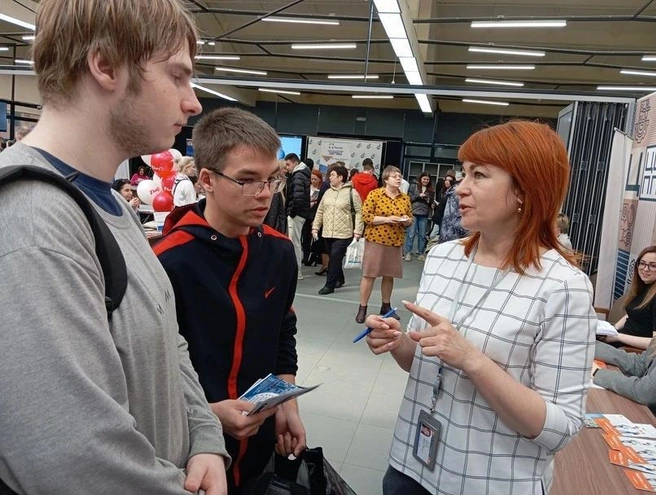 Ярмарки вакансий остаются одним из наиболее эффективных форматов трудоустройства молодежи | Источник: Мария Заварухина 