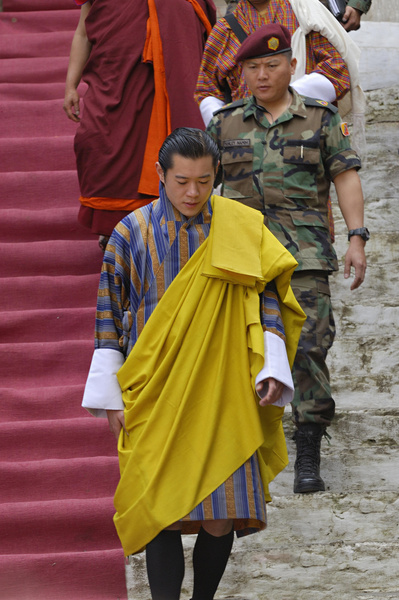 Дракон и его голубка: как король Бутана ждал любимую 15 лет и отказался быть многоженцем