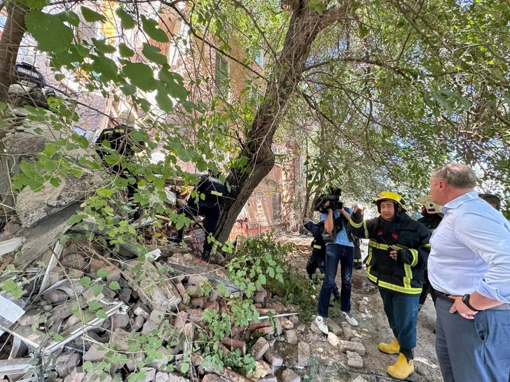 Завалы продолжают разбирать