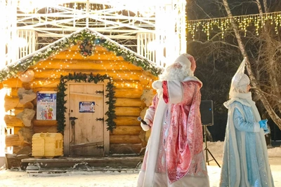 Резиденция Деда Мороза в ЦПКиО дарит сладости за стихи